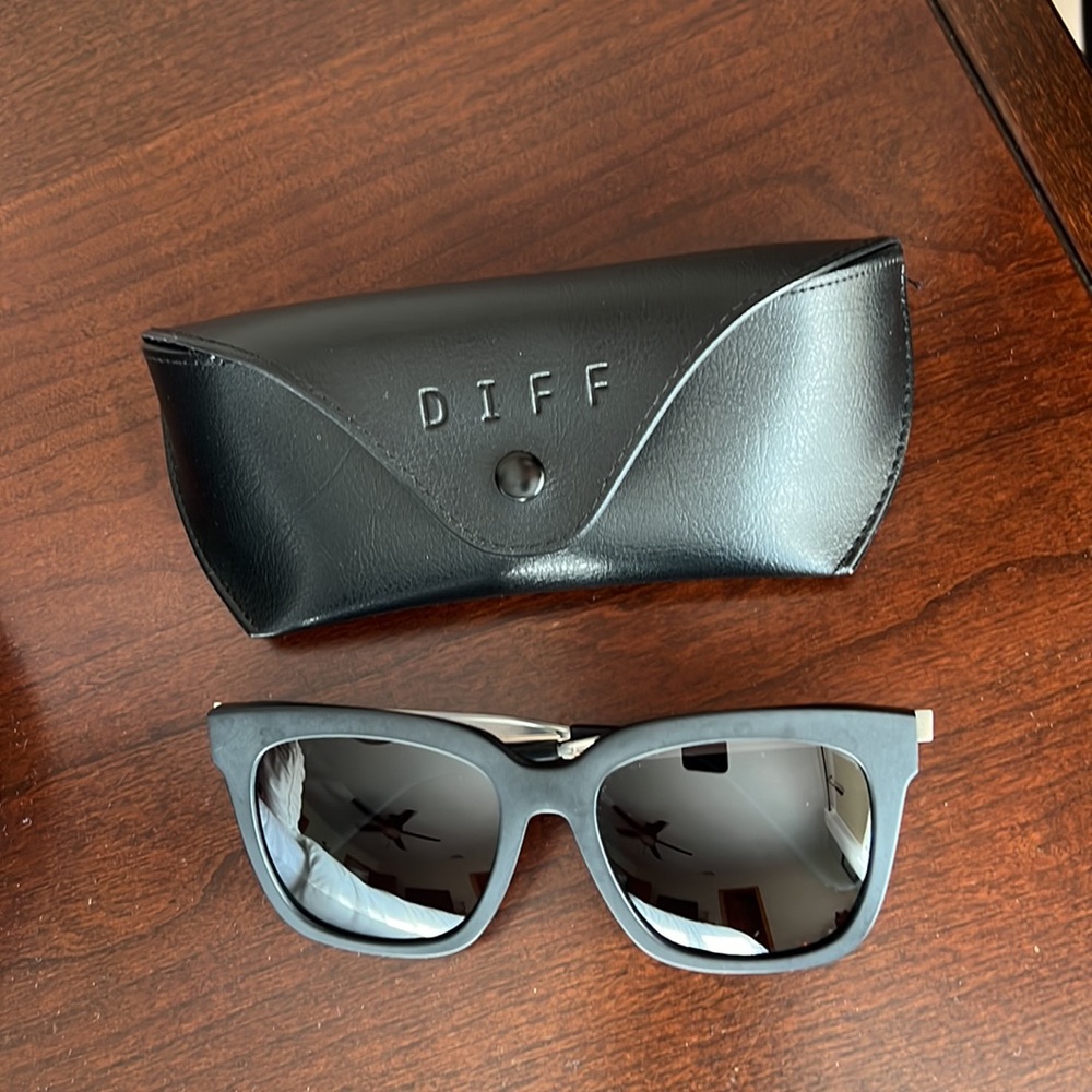 Diff Sunglasses - image 3
